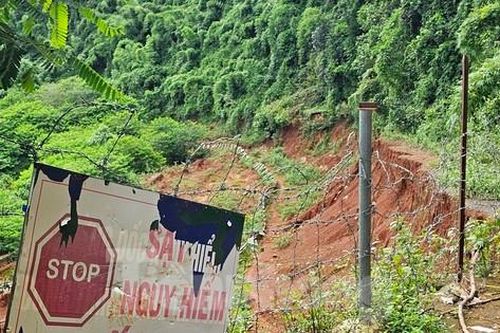 Đường xuống thác nước đẹp 'siêu thực' ở Đắk Nông nứt toác: Chờ sửa suốt 3 năm, vì sao?