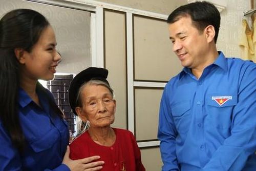 Trao nhà tình nghĩa, tặng quà gia đình thân nhân liệt sĩ ở Hà Tĩnh