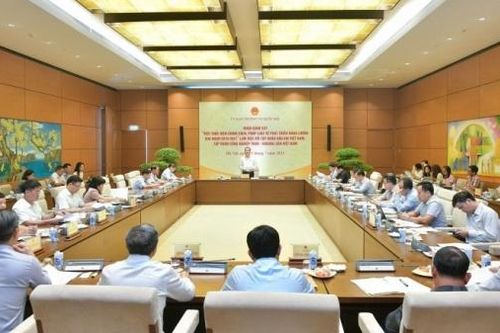 Đoàn giám sát của Ủy ban Thường vụ Quốc hội về năng lượng làm việc với 2 Tập đoàn: Petrovietnam và TKV