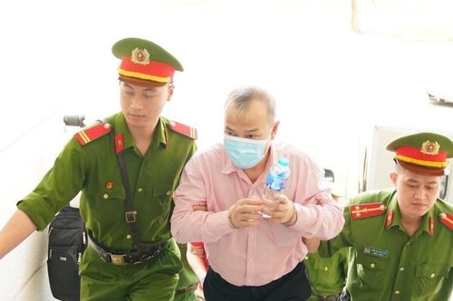 Vụ 'chuyến bay giải cứu': Cựu đại sứ mong mỏi được trở về gặp mẹ