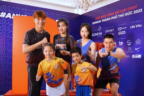 Chi Pu chạy cùng 4000 VĐV ở giải marathon TP Thủ Đức