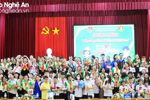 Sôi nổi hành trình 'Thắp sáng ước mơ thiếu nhi Việt Nam' tại Nghệ An