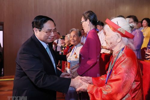 Thủ tướng dự Hội nghị Biểu dương Người có công với Cách mạng