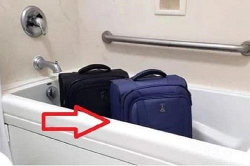 Vì sao nên đặt vali vào phòng tắm ngay sau khi nhận phòng khách sạn?
