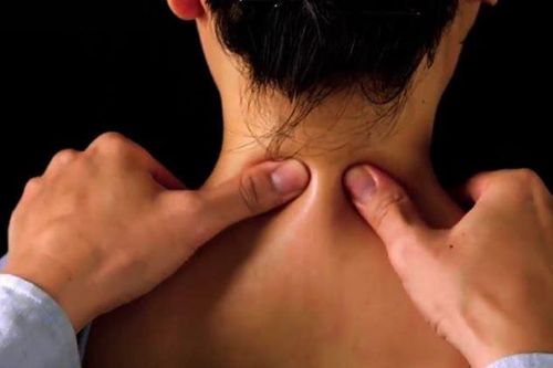 Cách xoa bóp, tập luyện chữa đau mỏi vai gáy ai cũng làm được tại nhà