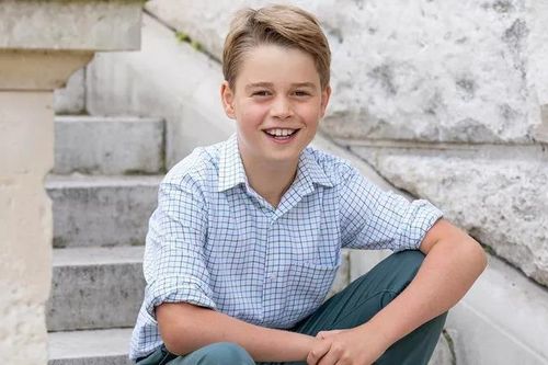 Vương phi Kate Middleton thức khuya làm một việc vào ngày sinh nhật 10 tuổi của con trai đầu