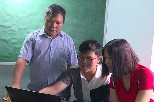 Thủ khoa trường huyện ước mơ trở thành lập trình viên giỏi