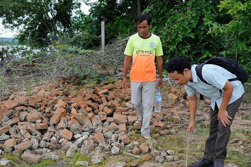 Thăm lại tháp cổ Bang Keng