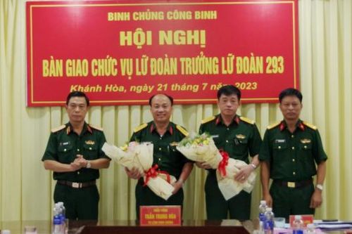 Bàn giao chức vụ Lữ đoàn trưởng Lữ đoàn Công binh 293