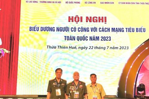 Lào Cai có 3 đại biểu dự Hội nghị biểu dương người có công tiêu biểu toàn quốc