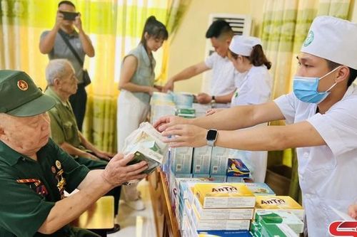 Khám, cấp phát thuốc miễn phí cho thương binh, bệnh binh và nạn nhân của chất độc da cam