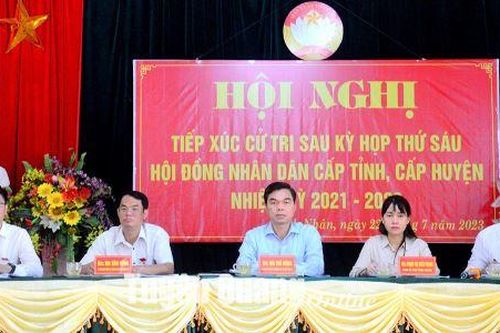 Đồng chí Trưởng Ban Tổ chức Tỉnh ủy Ma Thế Hồng tiếp xúc cử tri xã Bình Nhân