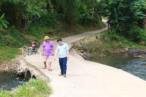 Người dân Văn La 2 mong có cây cầu cứng