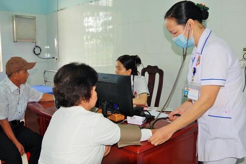 Khám bệnh cho trên 100 người có công với cách mạng