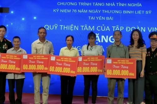 Yên Bái: Trao tặng nhà tình nghĩa cho gia đình người có công