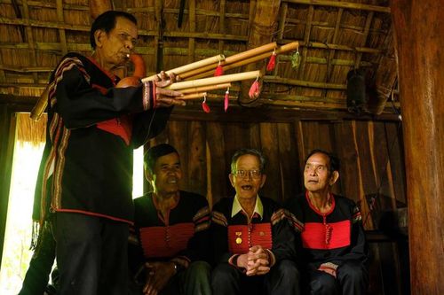 Số hóa di sản và tiếng nói của cộng đồng