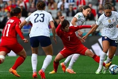 Thua đương kim vô địch Mỹ 0-3, các cô gái Việt Nam có màn chào World Cup đầy quả cảm