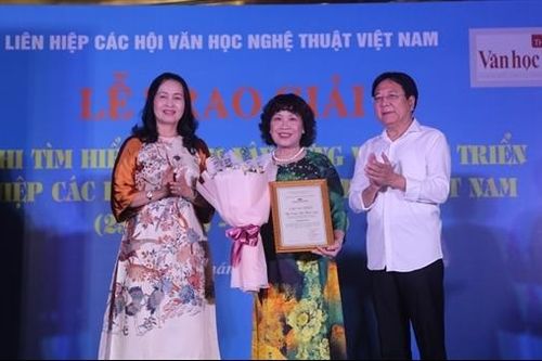 Trao giải cuộc thi tìm hiểu truyền thống Liên hiệp các Hội Văn học nghệ thuật Việt Nam