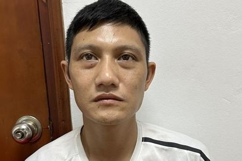 Khóa tay tên cướp chuyên nhằm vào các bé gái cầm điện thoại trên tay