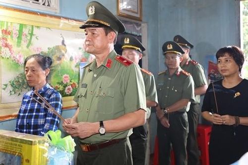 TP Hồ Chí Minh: Thăm, tặng quà gia đình liệt sỹ, thương binh tại Đắk Lắk
