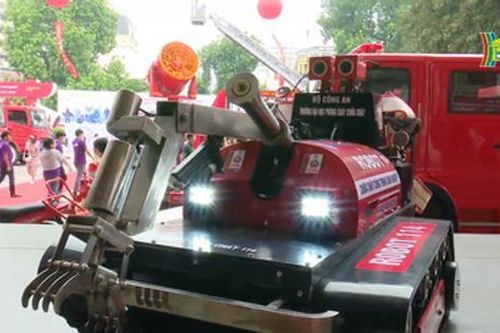 Robot cứu hỏa có khả năng leo cầu thang