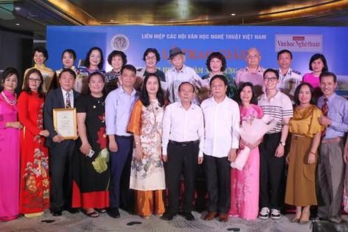 Trao giải cuộc thi Tìm hiểu 75 năm xây dựng và phát triển Liên hiệp các Hội Văn học nghệ thuật Việt Nam