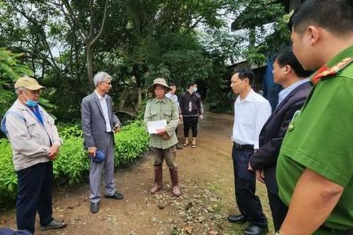 Vì sao 3 em gái bị anh trai nhốt, xích trong nhà?