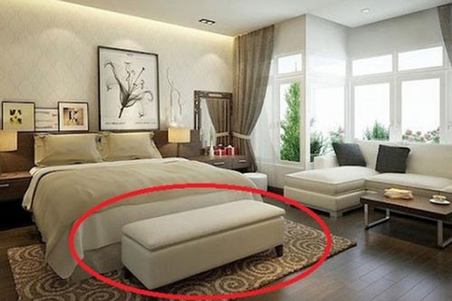 Ghế đặt cuối giường trong khách sạn có tác dụng gì?
