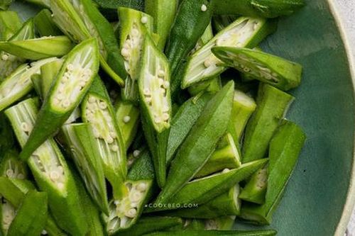 Tóc đen bóng, bồng bềnh nhờ ủ với đậu bắp 2 lần/ tuần