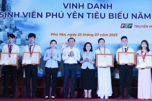 Phú Yên vinh danh 417 sinh viên tiêu biểu năm 2023