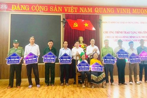 Tri ân gia đình chính sách ở huyện Thường Xuân, Thanh Hóa