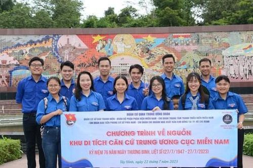 Bạn trẻ xúc động với hành trình về nguồn tại Tây Ninh