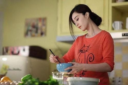 Đang nấu giỗ ở nhà chồng thì có khách đến và cái kết bất ngờ