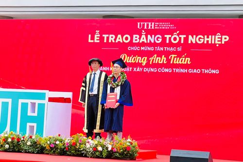 Trường ĐH GTVT TPHCM trao bằng hơn 800 thạc sĩ, kỹ sư, cử nhân