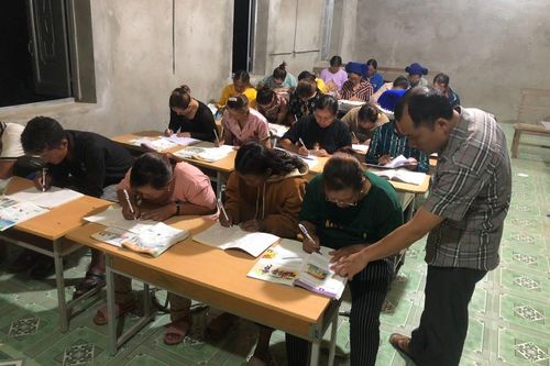 Bám bản xóa mù