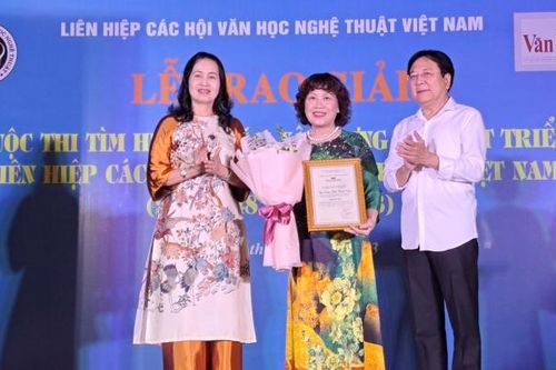 Trao giải cuộc thi tìm hiểu 75 năm Liên hiệp các Hội Văn học nghệ thuật Việt Nam