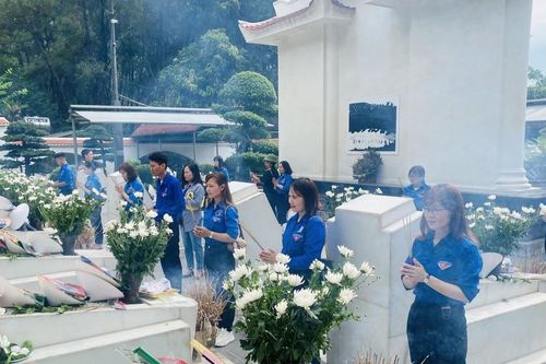 Tháng 7 về….