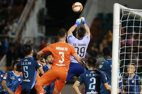 Patrik Lê Giang 'xuất thần', CLB TPHCM giành trọn 3 điểm
