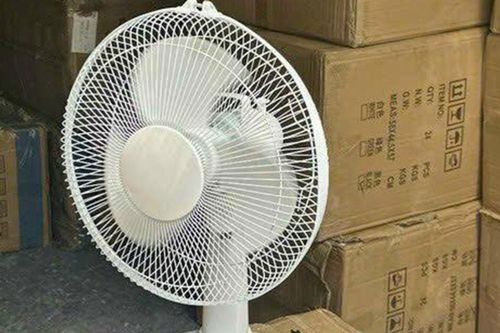 Đủ điện đến hết năm, quạt tích điện ế ẩm giá giảm mạnh