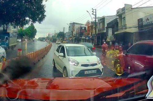 Nóng trên đường: Những pha xử lý 'trái khoáy' đến mức khó hiểu của cánh tài xế