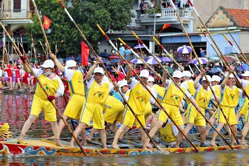 Độc đáo màn đua chải bằng sào của các đội nữ trên đảo ở Quảng Ninh