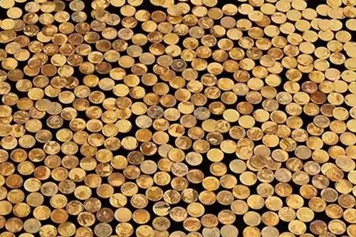 Nông dân Mỹ đào được kho tiền vàng hàng triệu USD ở ruộng ngô