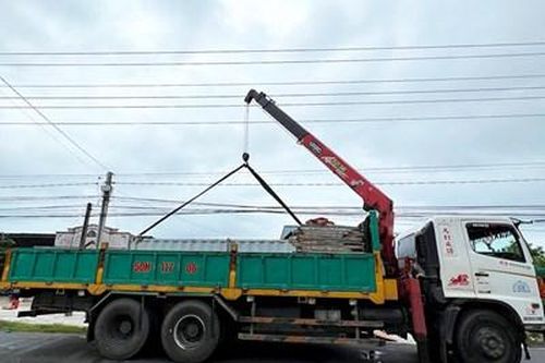 Một người bị điện giật tử vong khi vận hành xe cẩu