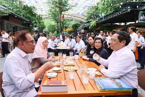 Truyền thông đưa đậm nét chuyến thăm Việt Nam của Thủ tướng Malaysia