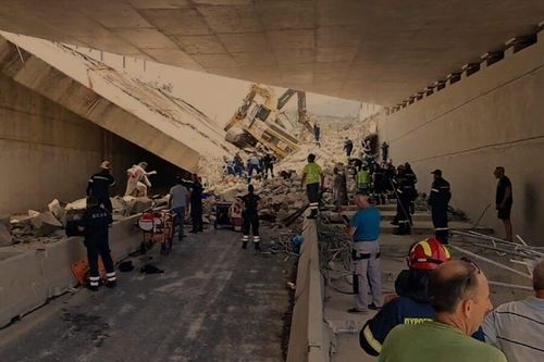 Hy Lạp: Cầu đổ sập khi đang xây dựng, một người thiệt mạng