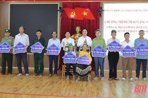 Trao tặng Nhà tình nghĩa cho các hộ gia đình chính sách tại Thanh Hóa