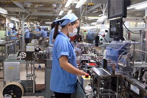 ADB dự báo Việt Nam tăng trưởng 5,8% năm nay