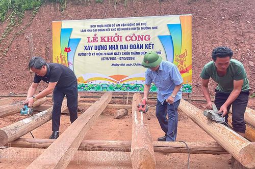 Hơn 500 hộ nghèo tại huyện Mường Nhé được hỗ trợ làm nhà