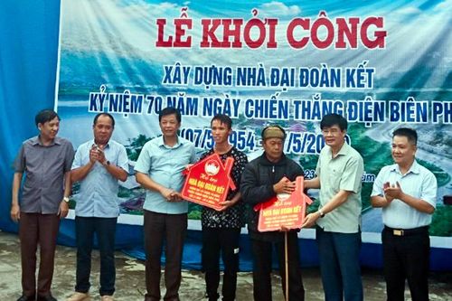 71 hộ nghèo TX. Mường Lay được hỗ trợ làm nhà đợt 1