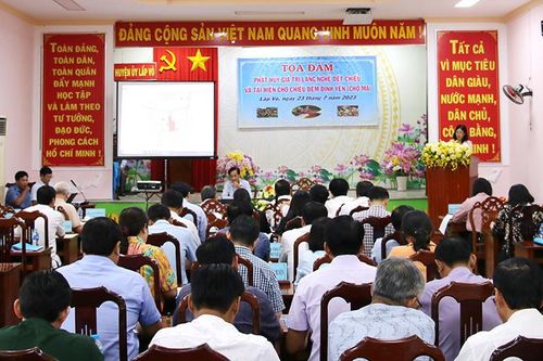 Phát huy giá trị làng nghề dệt chiếu và tái hiện chợ chiếu đêm Định Yên